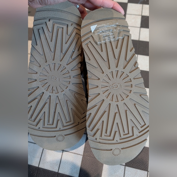 Ugg Classic Dipper Boots Chestnut Size 8 READ DESCRIPTION - Picture 7 of 8